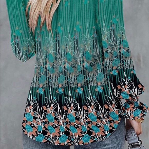 Blouse Women's Turquoise, beige, Blouse. With Bishop Sleeves. V-neck. Large - Picture 9 of 13